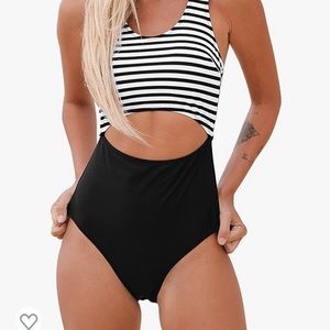 CUPSHE One Piece Stripe Cutout Swimsuit (XL)